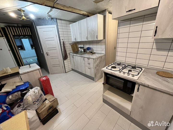 Продам кухню с встроеной газовой плитой