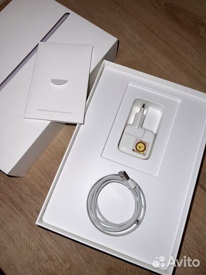 Планшет Apple iPad (2017)