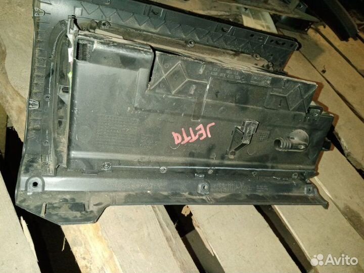 Бардачок Volkswagen Jetta