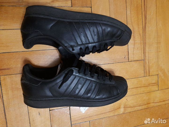 Adidas superstar black