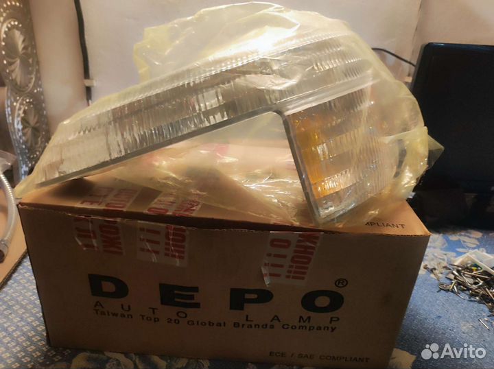 Фара Ford Explorer 1998-2000