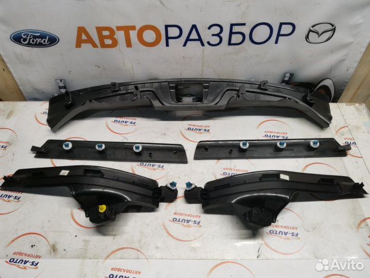 Пластик багажника задний Volvo V60 2.0 дизель