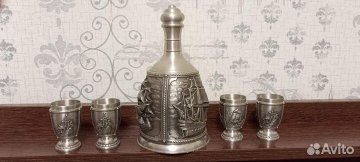 Графин стопки и рюмки