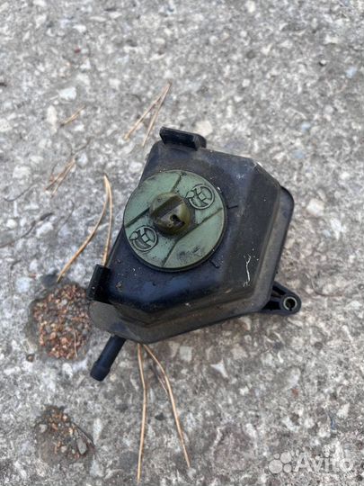 Бачок гура Skoda Octavia A4