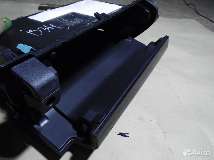 Вещевой ящик торпеды Лексус IS