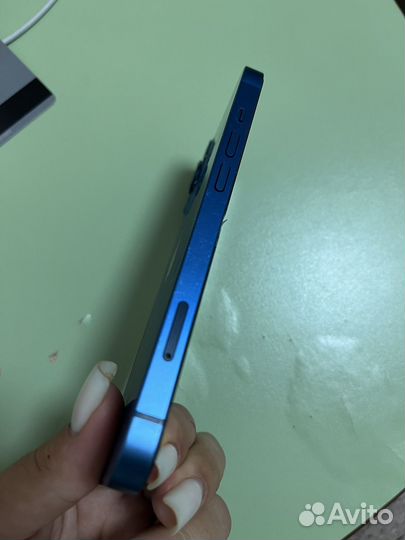 Телефон iPhone 13