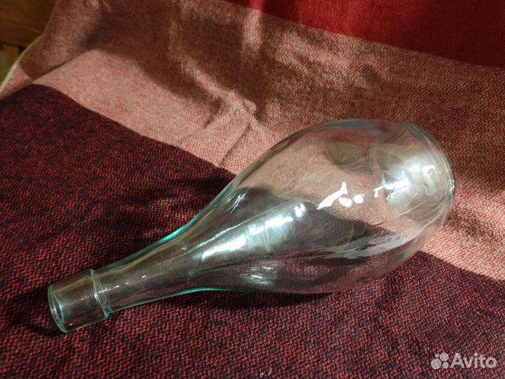 Старинная бутыль для вина