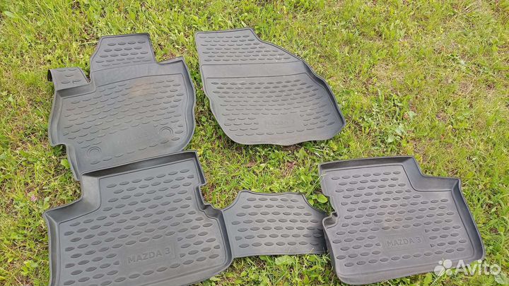 Автомобильные коврики резиновые Мазда 3