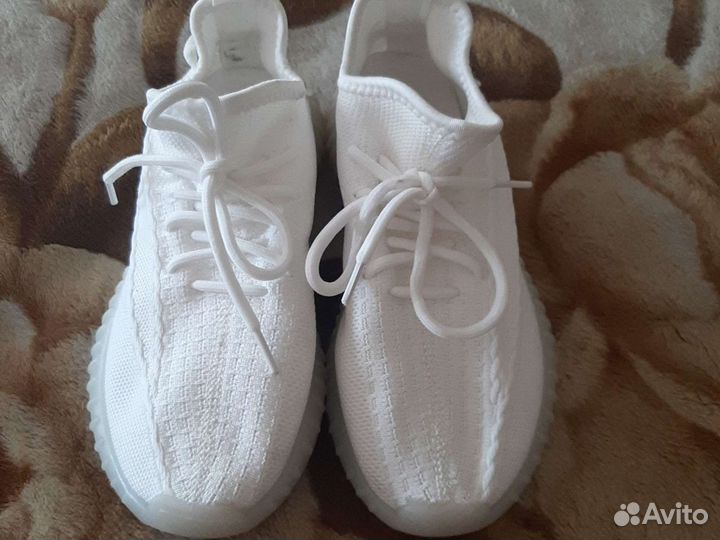 Кроссовки женские