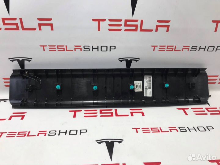 Панель панорамного потолка Tesla Model S 2013