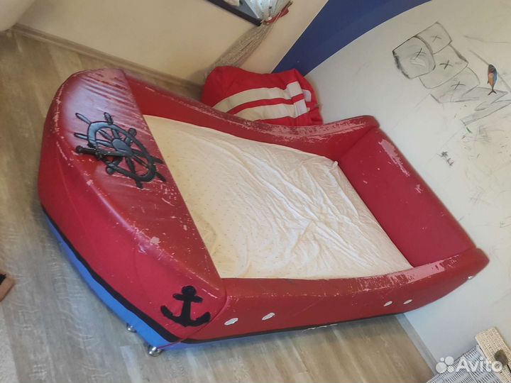 Кровать в детскую с матрасом