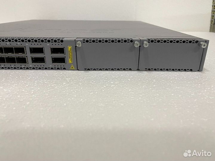 Juniper EX4600-40F-AFO 24x 10G SFP+ & 4x 40G qsfp+ & 2x Expansion Slots Switch