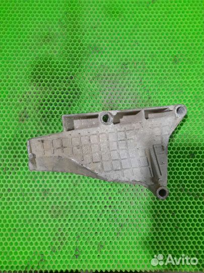 Кронштейн опоры двигателя правый Лада Калина LADA