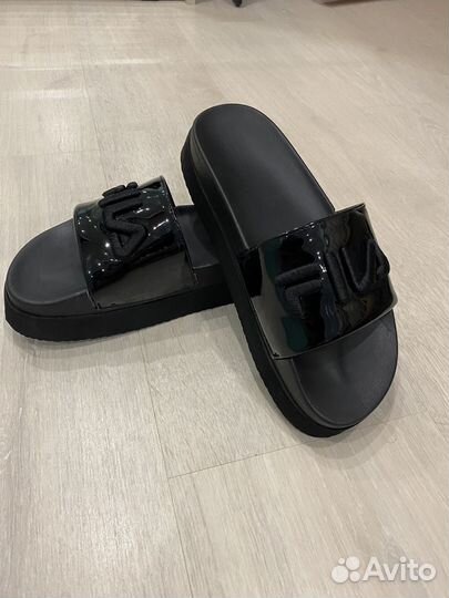 Шлепанцы женские