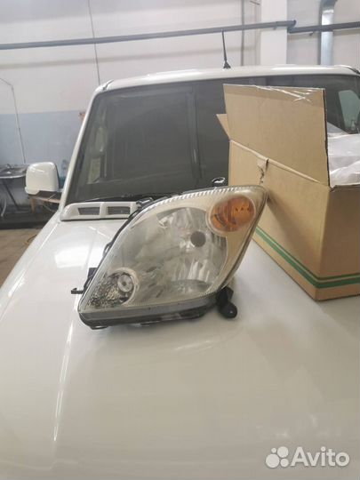 Фара передняя левая на Toyota ist