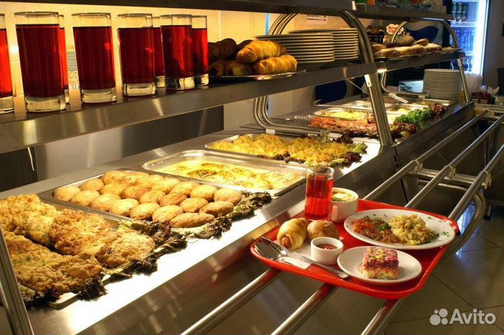 Кухонный работник в столовую