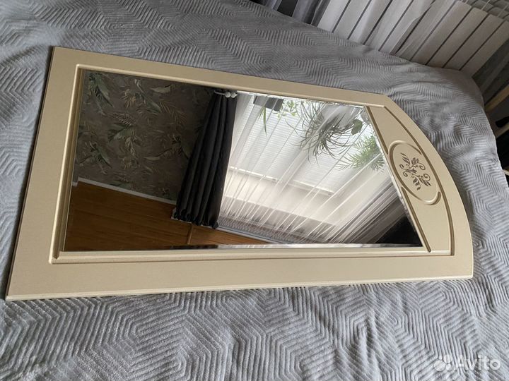 Зеркало настенное Арина