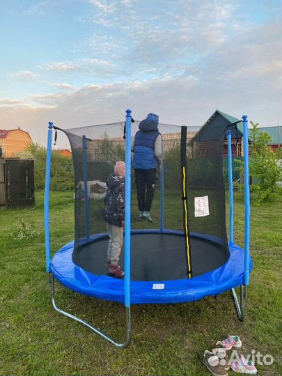 Батут для детей с защитной сеткой
