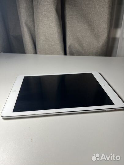Планшет Apple iPad Air 64Gb Wi-Fi + Cellular