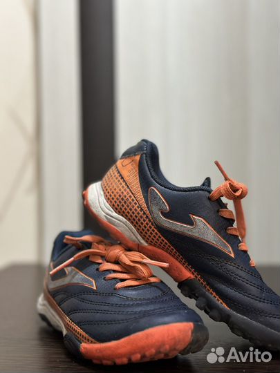 Детские футбольные бутсы