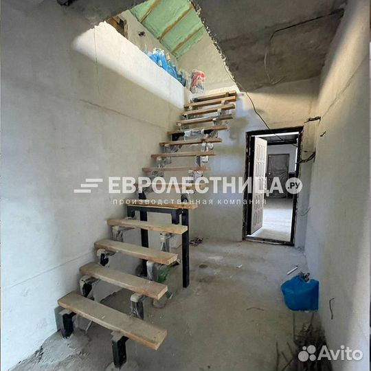 Лестница на металлическом каркасе