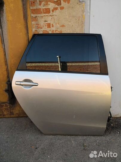 Дверь Mitsubishi Grandis задняя правая