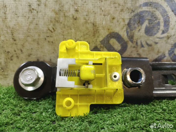 Механизм регулировки ремня безопасности правый Kia