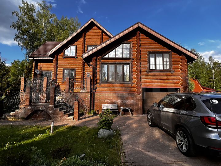 Коттедж 280 м² на участке 12 сот.