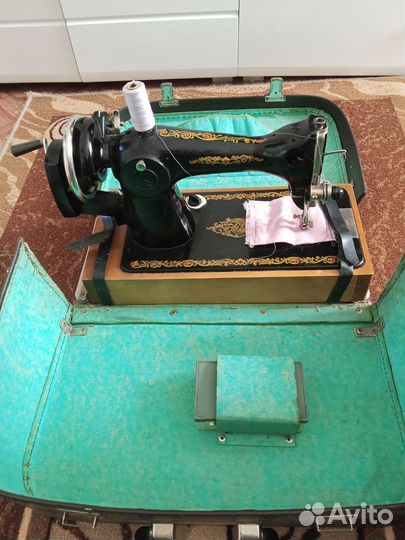 Швейная машинка ручная СССР