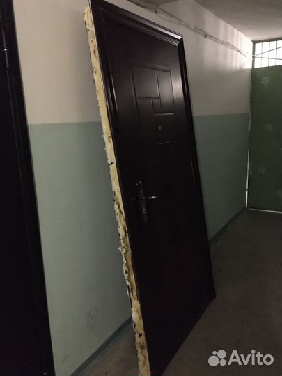 Дверь входная металлическая правая бу