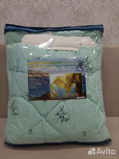 Набор в кроватку одеяло и подушка