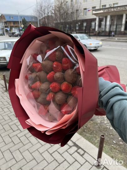 Клубника в шоколаде букеты