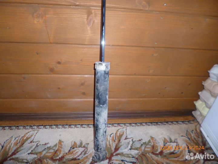 Задний амортизатор тойота каролла Е-140-150