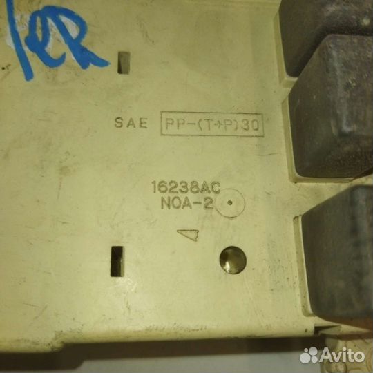 Блок предохранителей Chrysler 300M