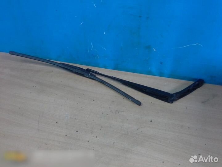 Поводок стеклоочистителя передний правый Skoda Yet