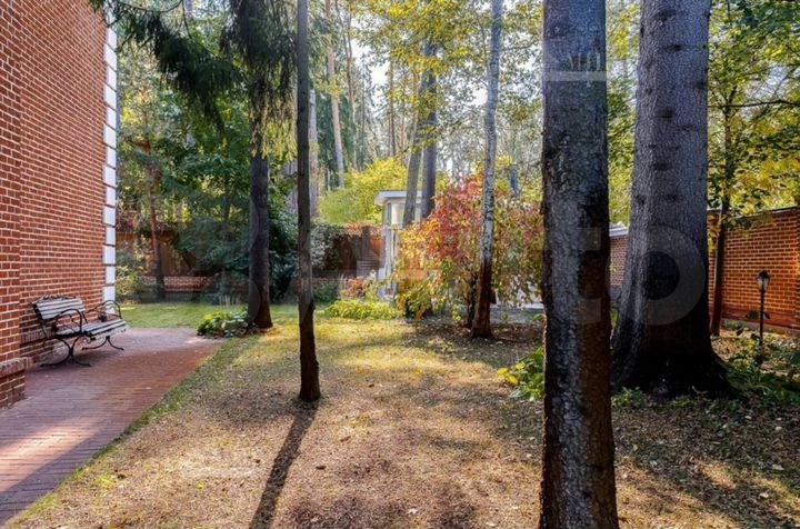 Дом 550 м² на участке 15 сот.