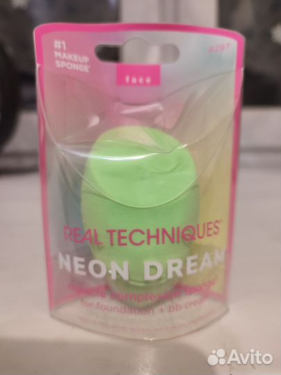 Спонж для макияжа в футляре