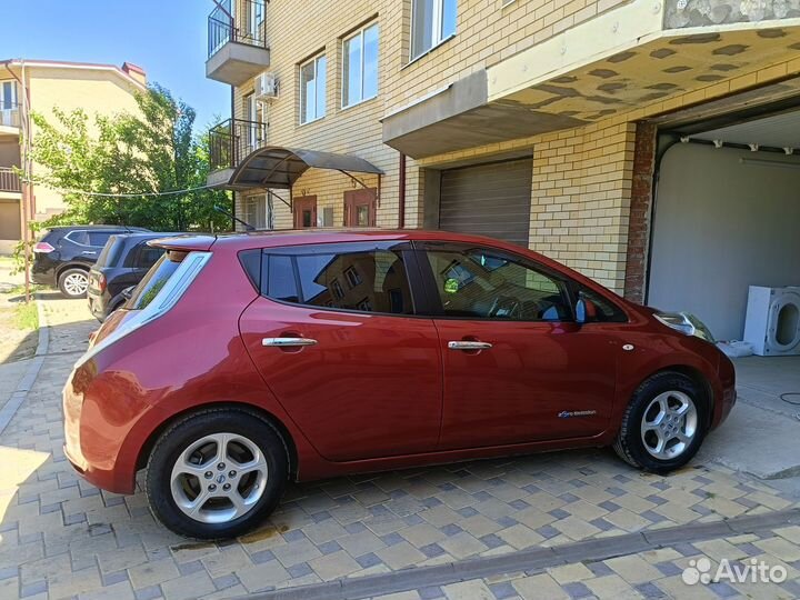 Nissan Leaf 109 AT, 2014, 220 000 км