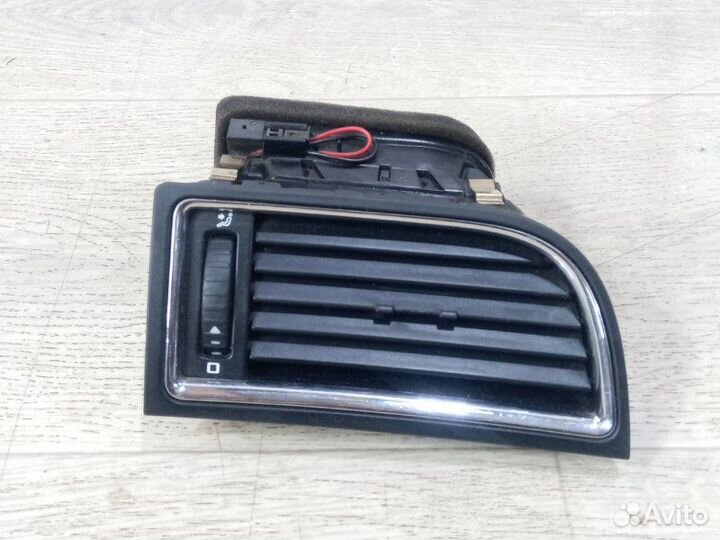 Дефлектор воздушный передний правый Skoda Superb