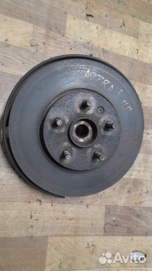 Кулак передний правый Opel Astra J седан 1.6