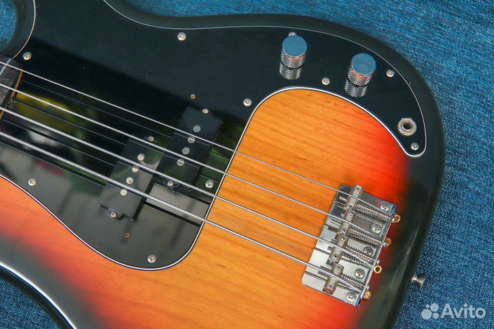 Fender PB-70 Precision Bass