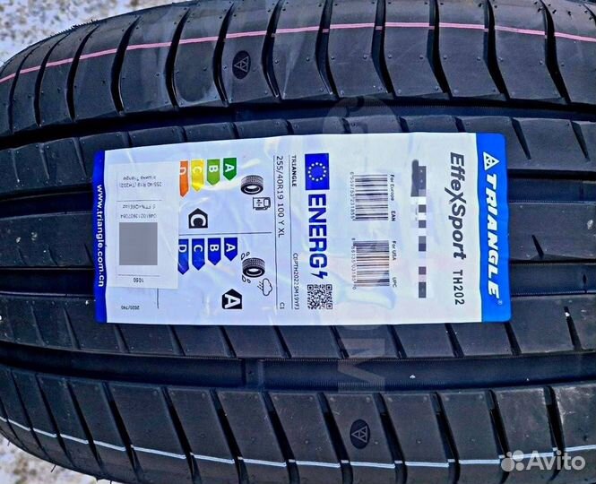 Triangle EffeXSport TH202 245/40 R20 и 275/35 R20 102Y