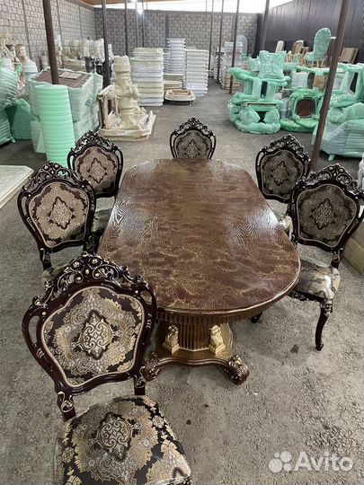 Стол со стульями