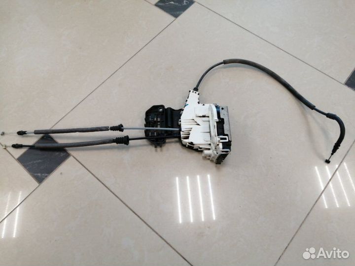 Замок боковой двери задний правый Jeep Cherokee KL