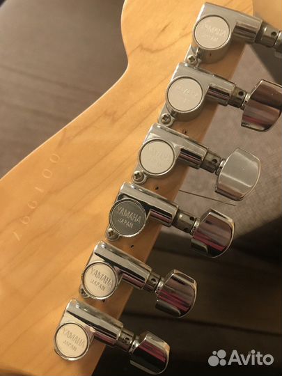 Yamaha SR-700 stratocaster