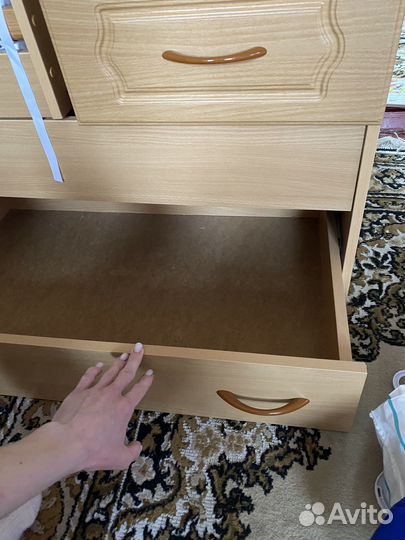 Детская кроватка с маятником и ящиком