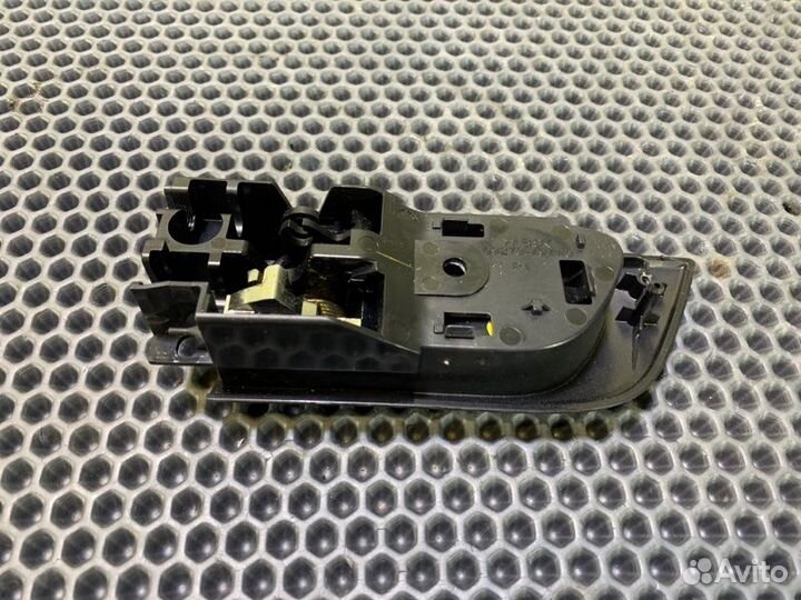 Ручка двери внутренняя прав. Toyota Land Cruiser P