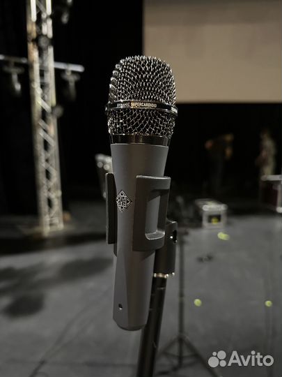 Telefunken M81 микрофон