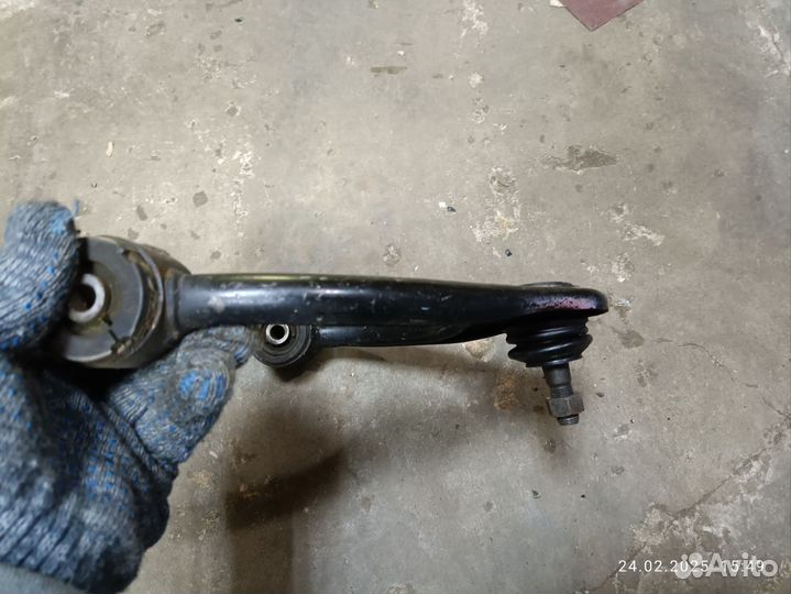 Рычаг передний левый верхний Toyota jzx93
