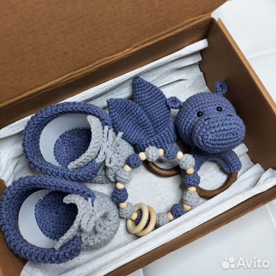 Вязаные игрушки для новорожденных